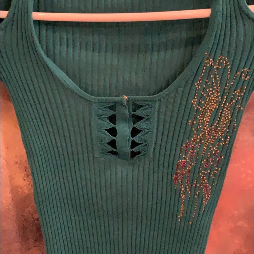 Sparkling beautiful top. Turquoise color